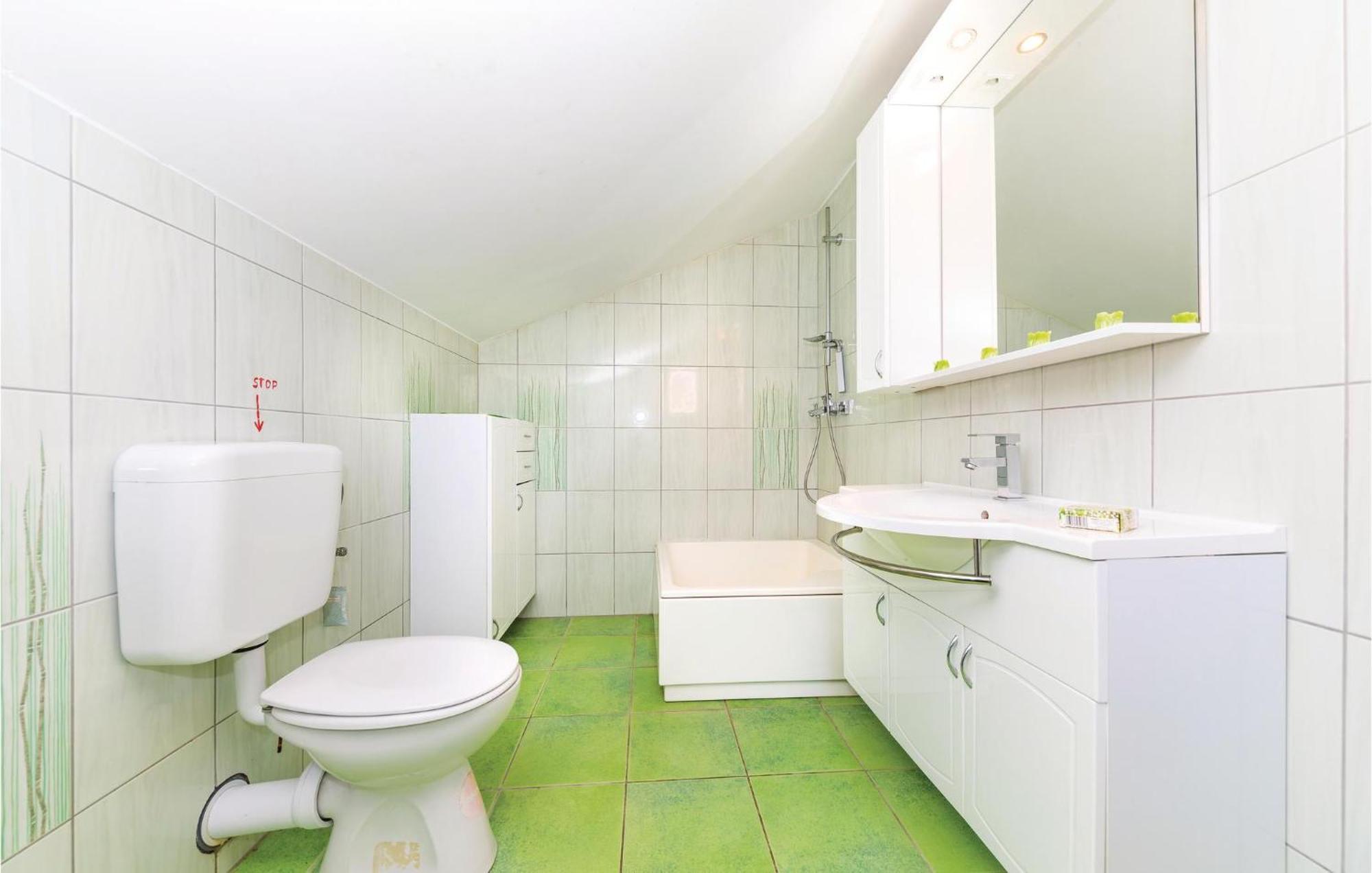 Gorgeous Apartment In Seget Vranjica Bagian luar foto