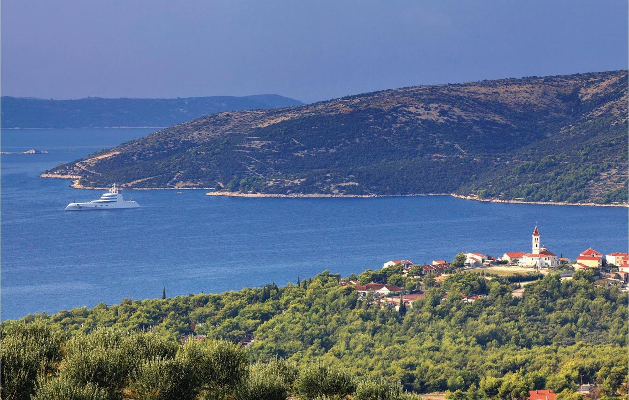 Gorgeous Apartment In Seget Vranjica Bagian luar foto
