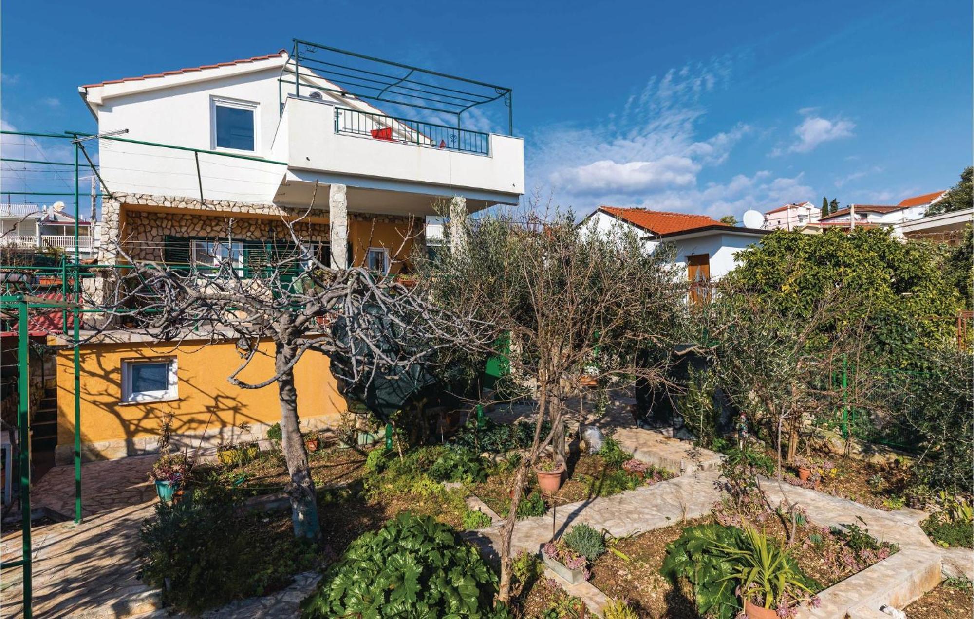 Gorgeous Apartment In Seget Vranjica Bagian luar foto