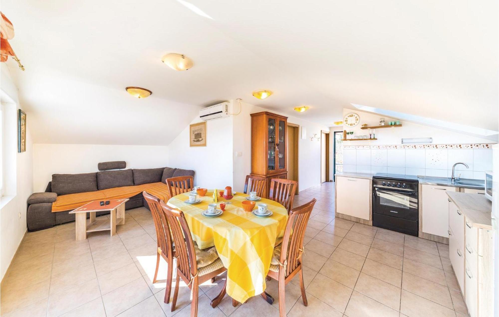 Gorgeous Apartment In Seget Vranjica Bagian luar foto